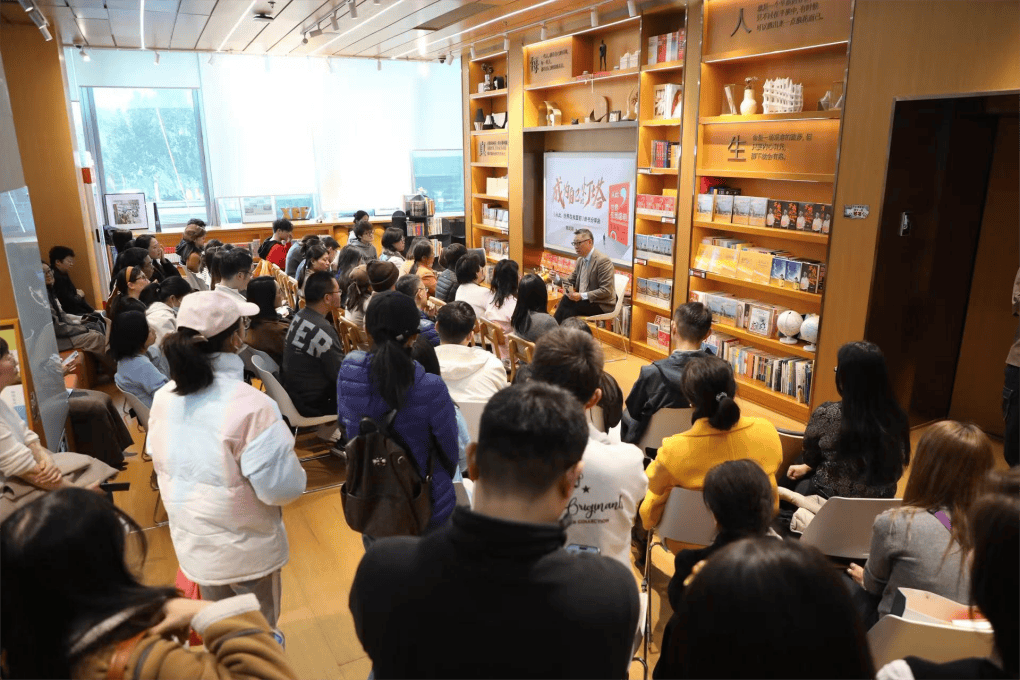 对谈30位留学生，新东方CEO周成刚新书探寻国际教育多元成长路径