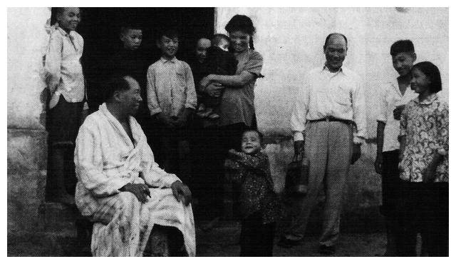 原创            你没见过的毛主席照片，见证了一代伟人未泯的童心