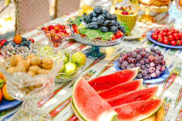 原创            这4种水果糖分比糖块还要高！控糖人群不想血糖飙升，趁早了解！