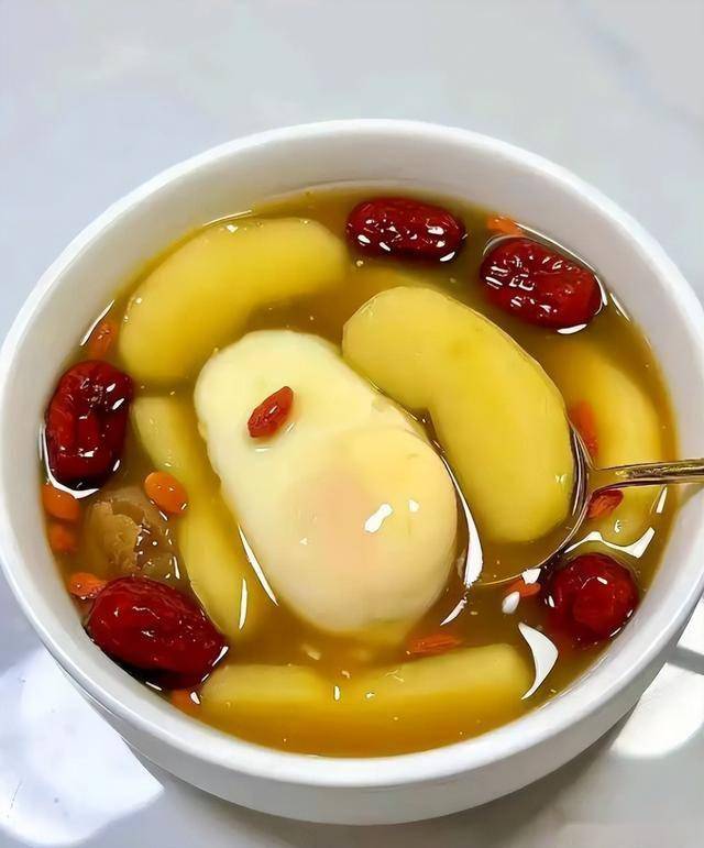 女人要学会爱自己，常吃这四样，补充雌激素，皮肤光滑，气色更好