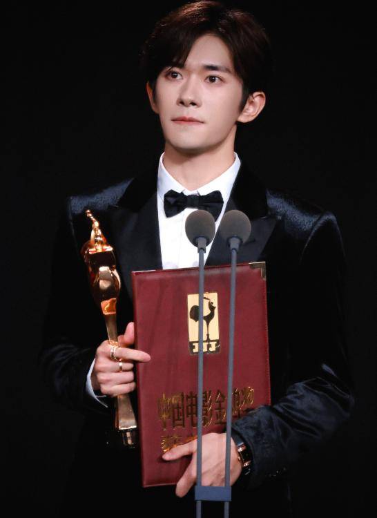 原创            金鸡奖这一夜，论资排辈，江湖地位，在陈道明身上体现得淋漓尽致