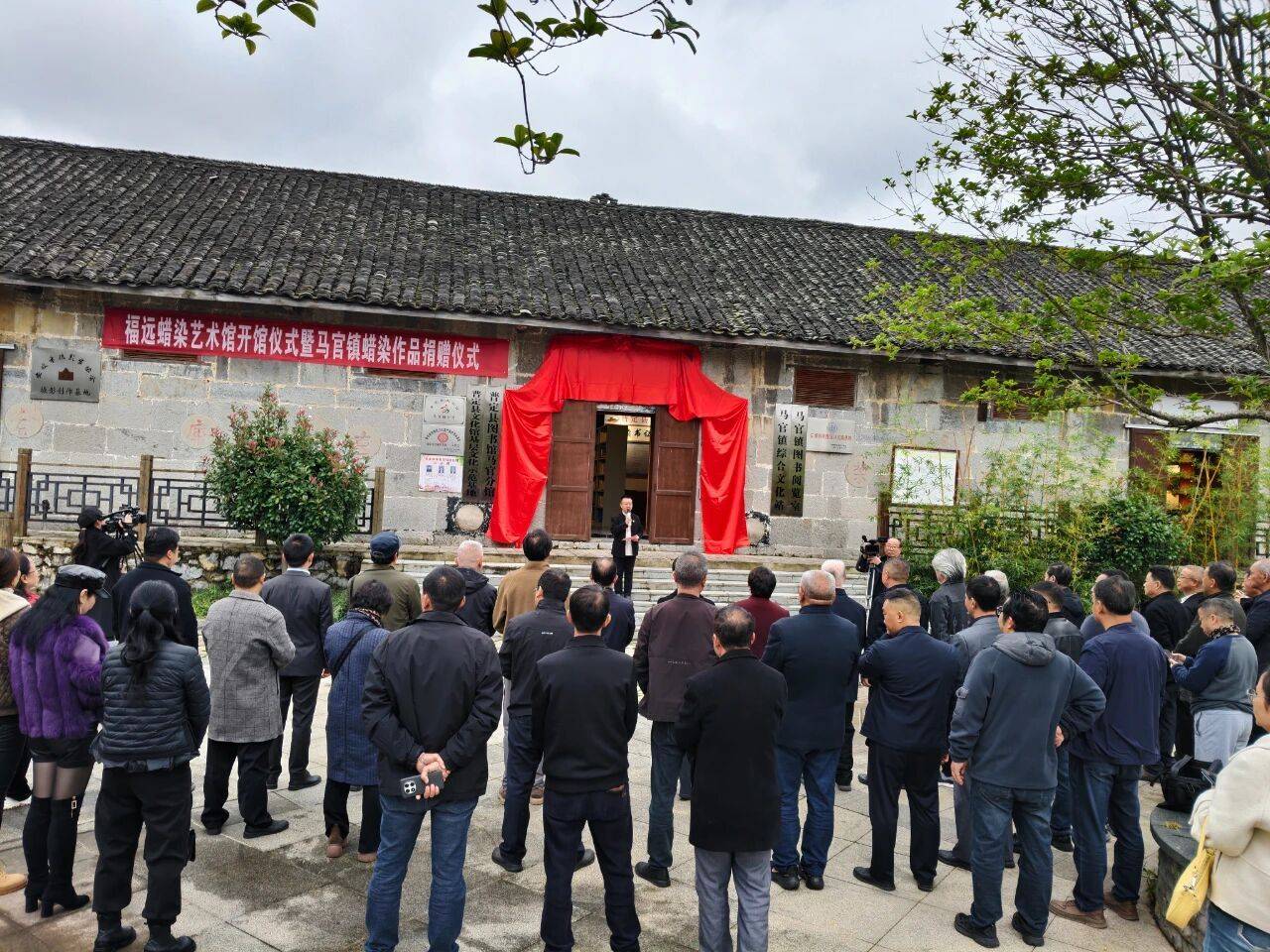 墨香文庙·传承经典系列采风活动走进普定马官 书画写生与蜡染艺术共绘文化新篇