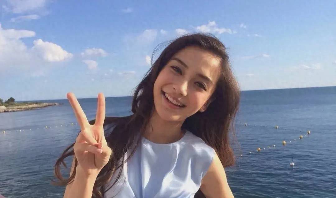 原创            Angelababy复出？与红蜻蜓老板录微综艺状态好，吃港式早茶飙粤语