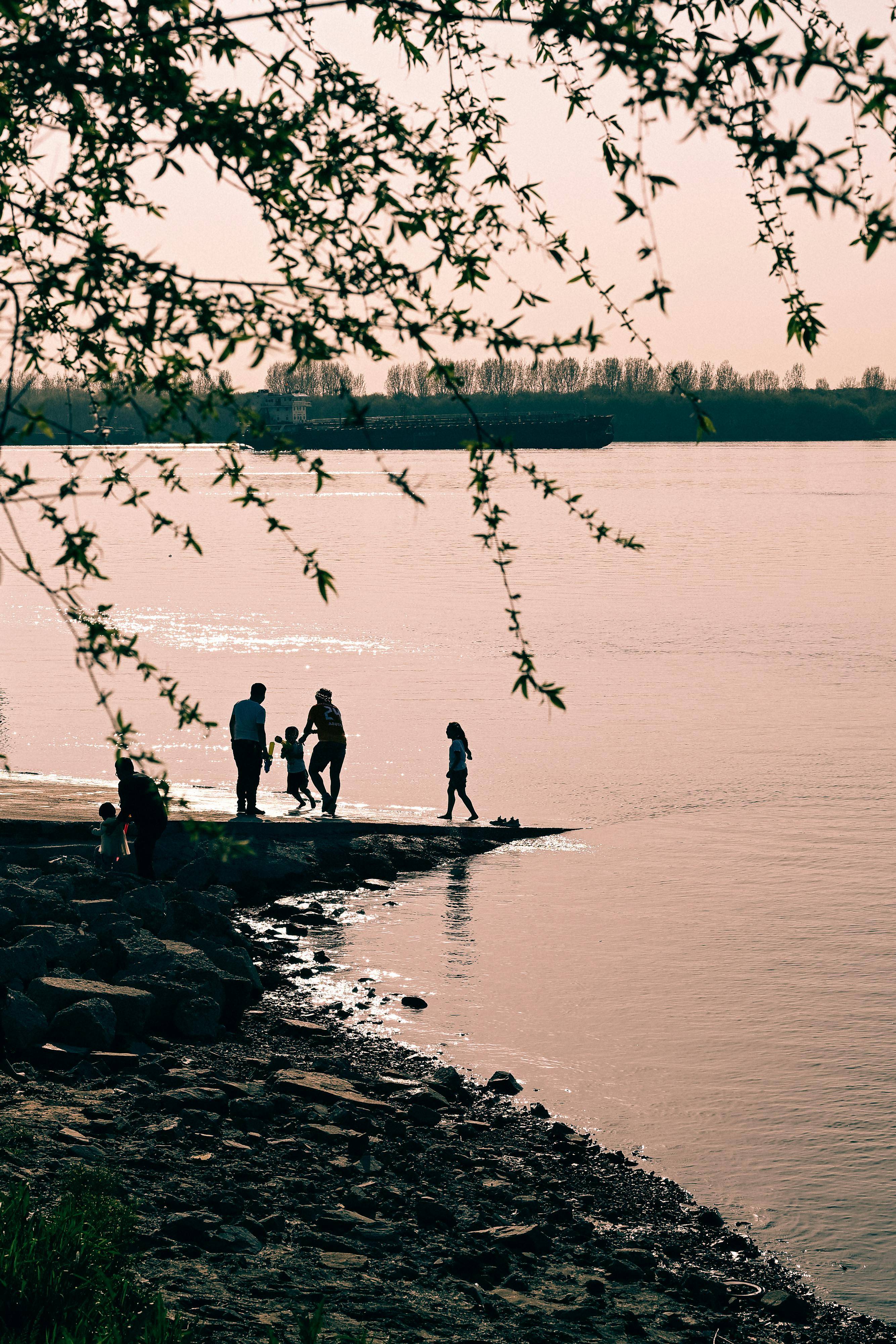性别与年龄如何影响巴滕病的进展？最新脑电波研究揭示答案