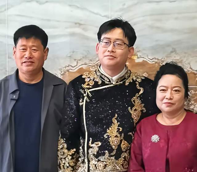 原创            网红龙兽医儿子大婚！曝过往身份不简单，磨剑五年，严惩恶毒老师