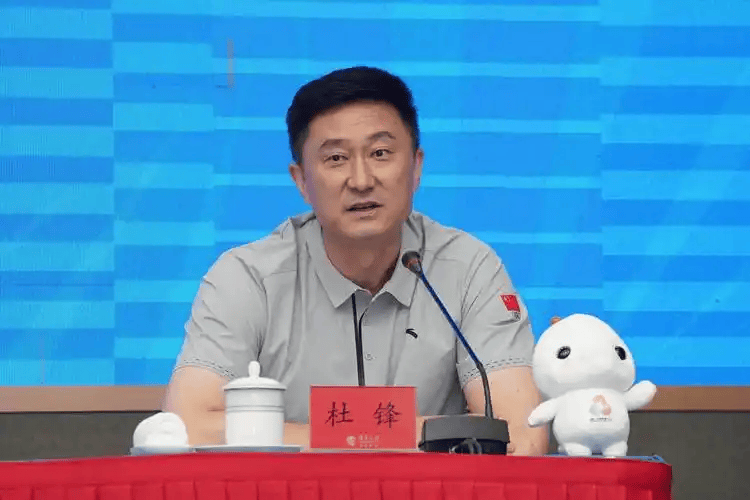 原创            床头放很多药，带病帮广东夺冠，出场费奖金，杜锋能拿多少钱？