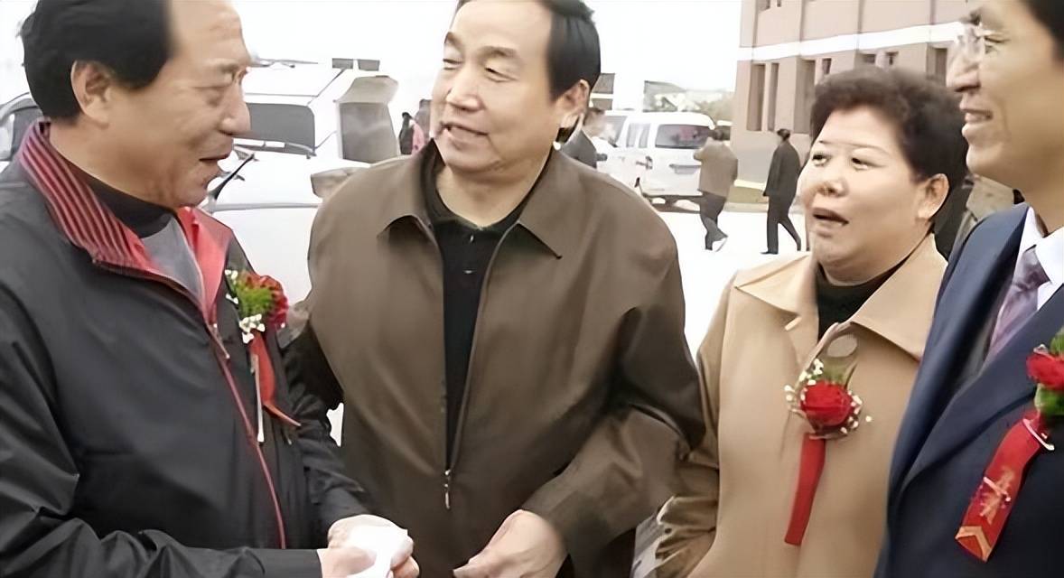 原创            51年前，那个轰动一时的白卷英雄张铁生，如今现状如何？