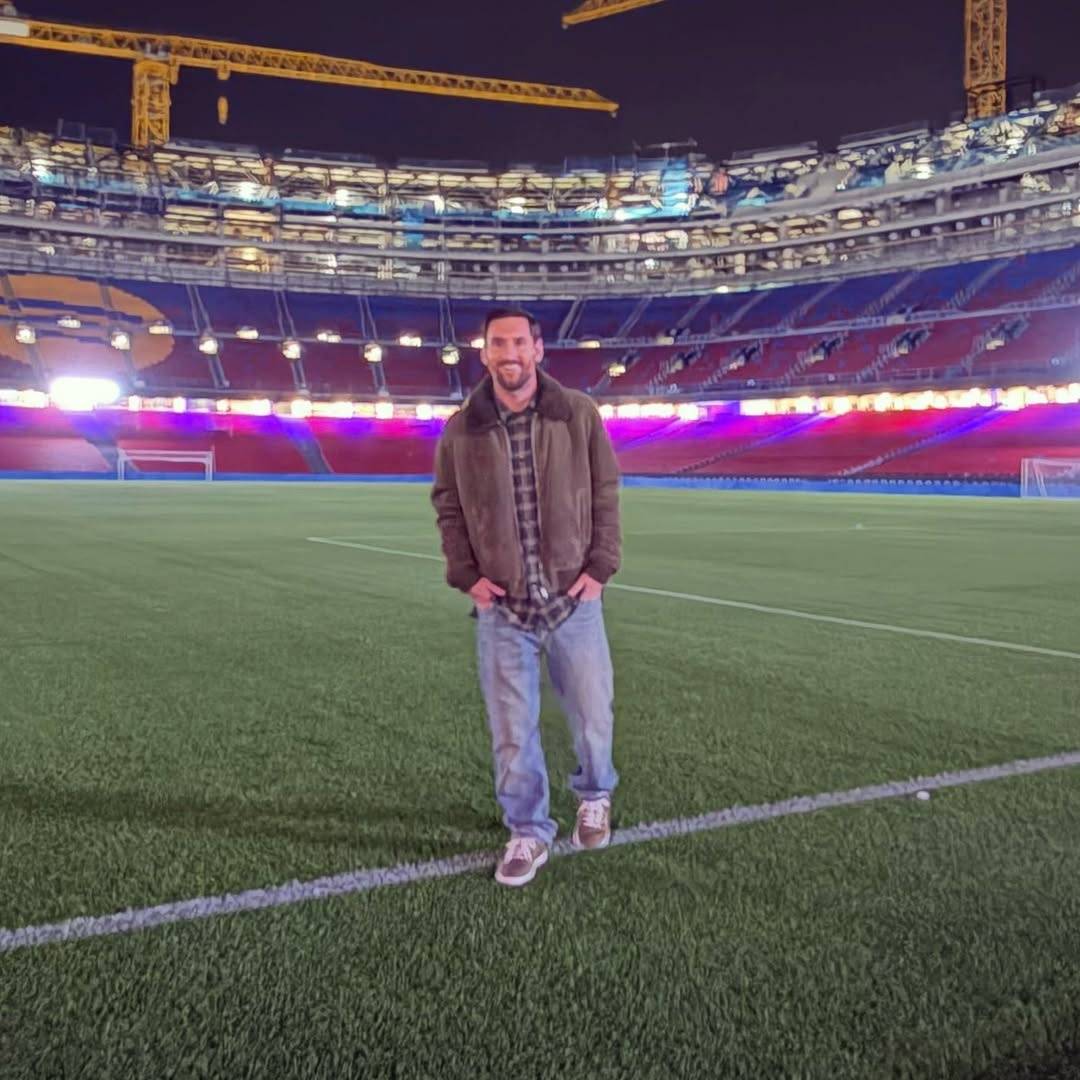 梅西晒照重返诺坎普！西媒：巴萨事先不知情 德保罗陪他去的