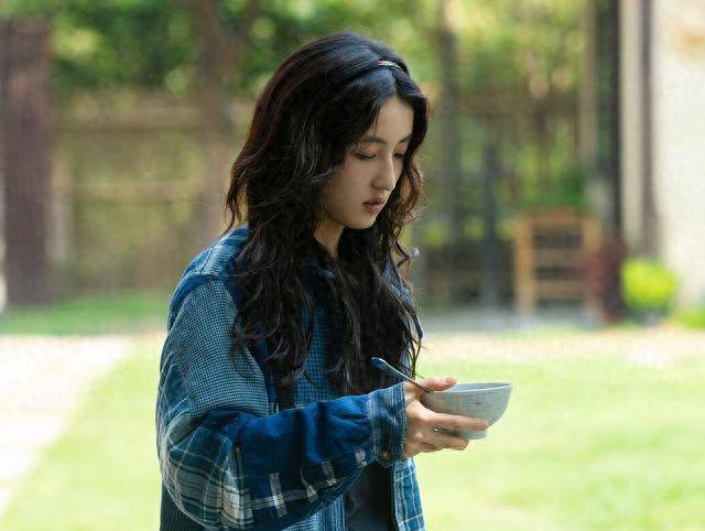 原创            张子枫和彭昱畅的两次互动，让观众看到了向往的生活有多假