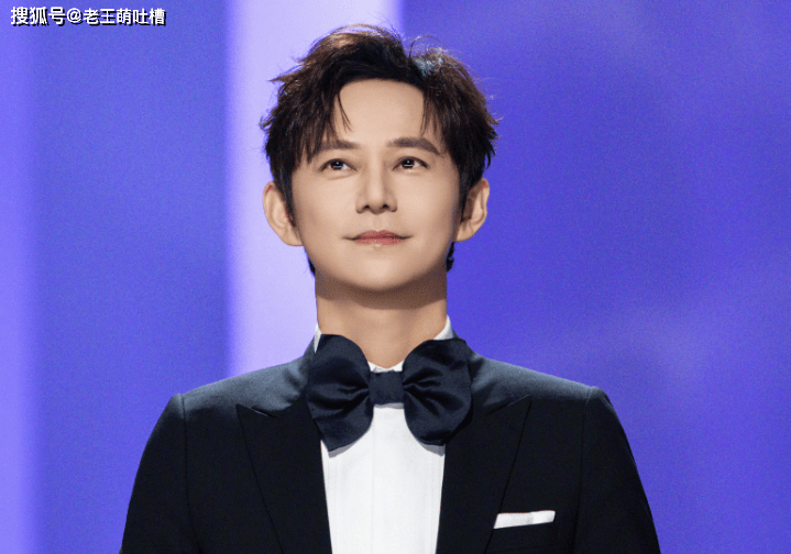 原创            音综爆改喜剧人！何炅嘴瓢笑翻全网，一句我活该出圈