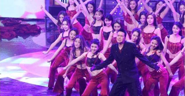 TVB力捧小生疑被打入冷宫，台庆节目零参与，内地短剧被美女围绕