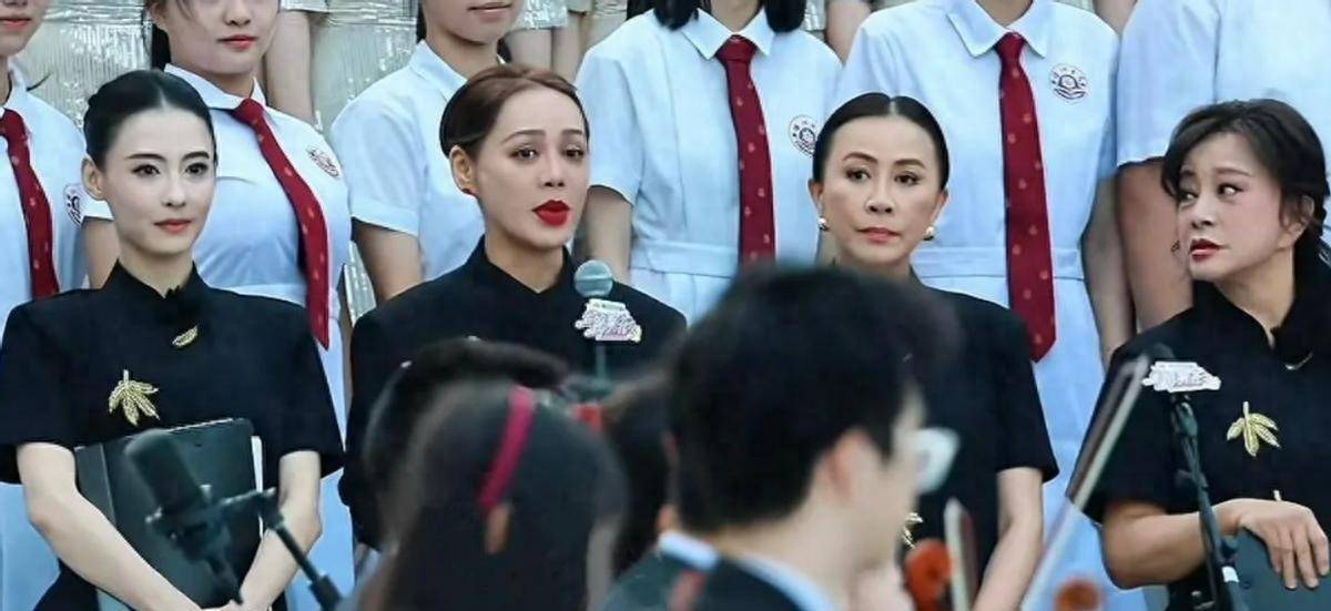 一档综艺印证了张柏芝真实人品，这次为她撑腰的，不止谢霆锋妈妈