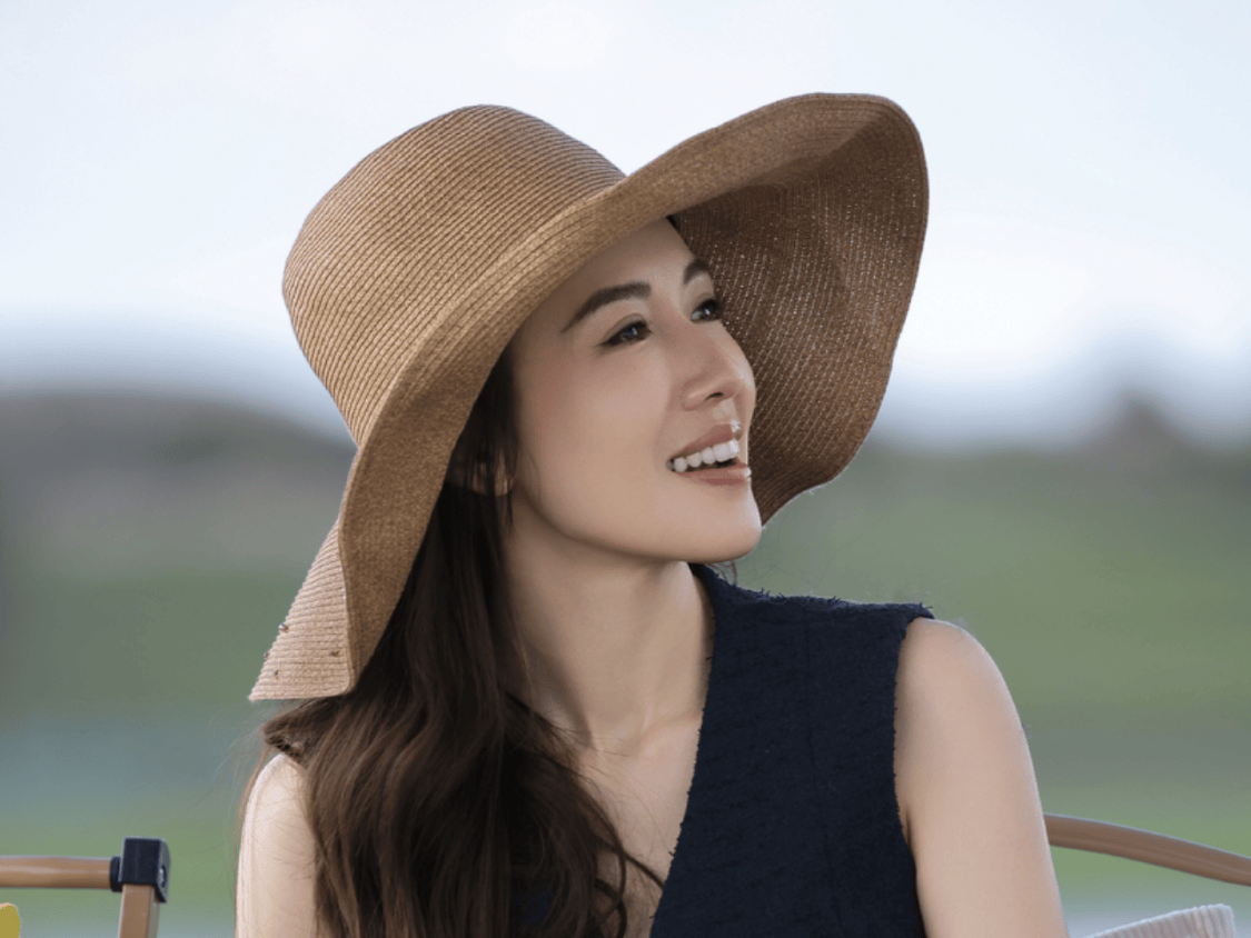 原创            《再见爱人》：真假保险事变？皇帝新装式礼物