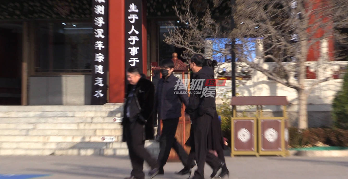 罗晋父亲追悼会在京举行 疑似唐嫣父亲及明道等好友到场致哀
