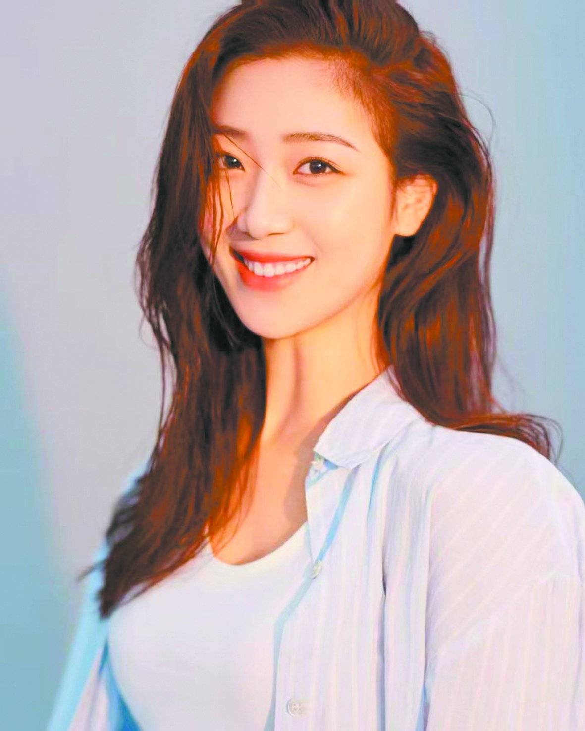 演员朱美吉：我想用笑声承载真实的情感