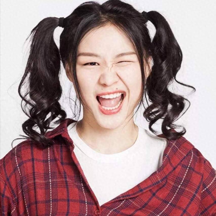 原创            草根少女金靖：凭喜剧与综艺走红，被王家卫开玩笑