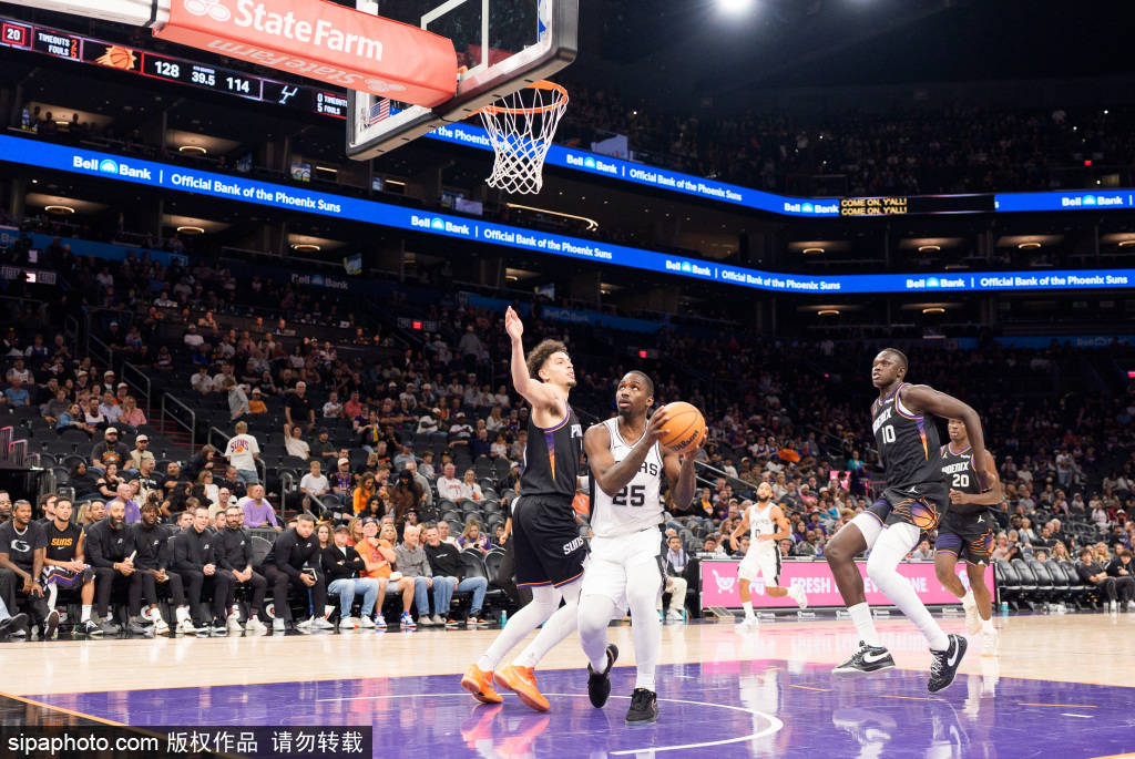 马刺与火箭周五NBA杯小组赛对决：伤病影响谁能胜出？