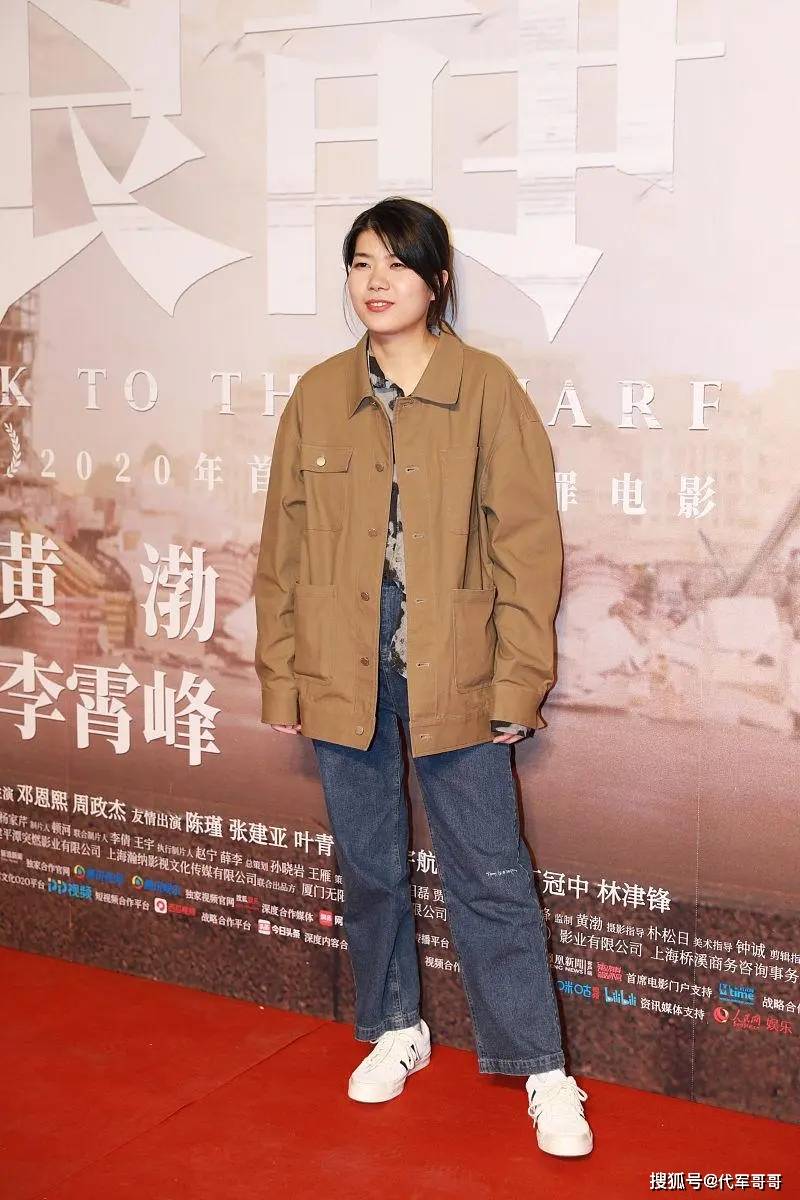 原创            脱口秀演员杨笠清空社交账号，她到底经历了什么？