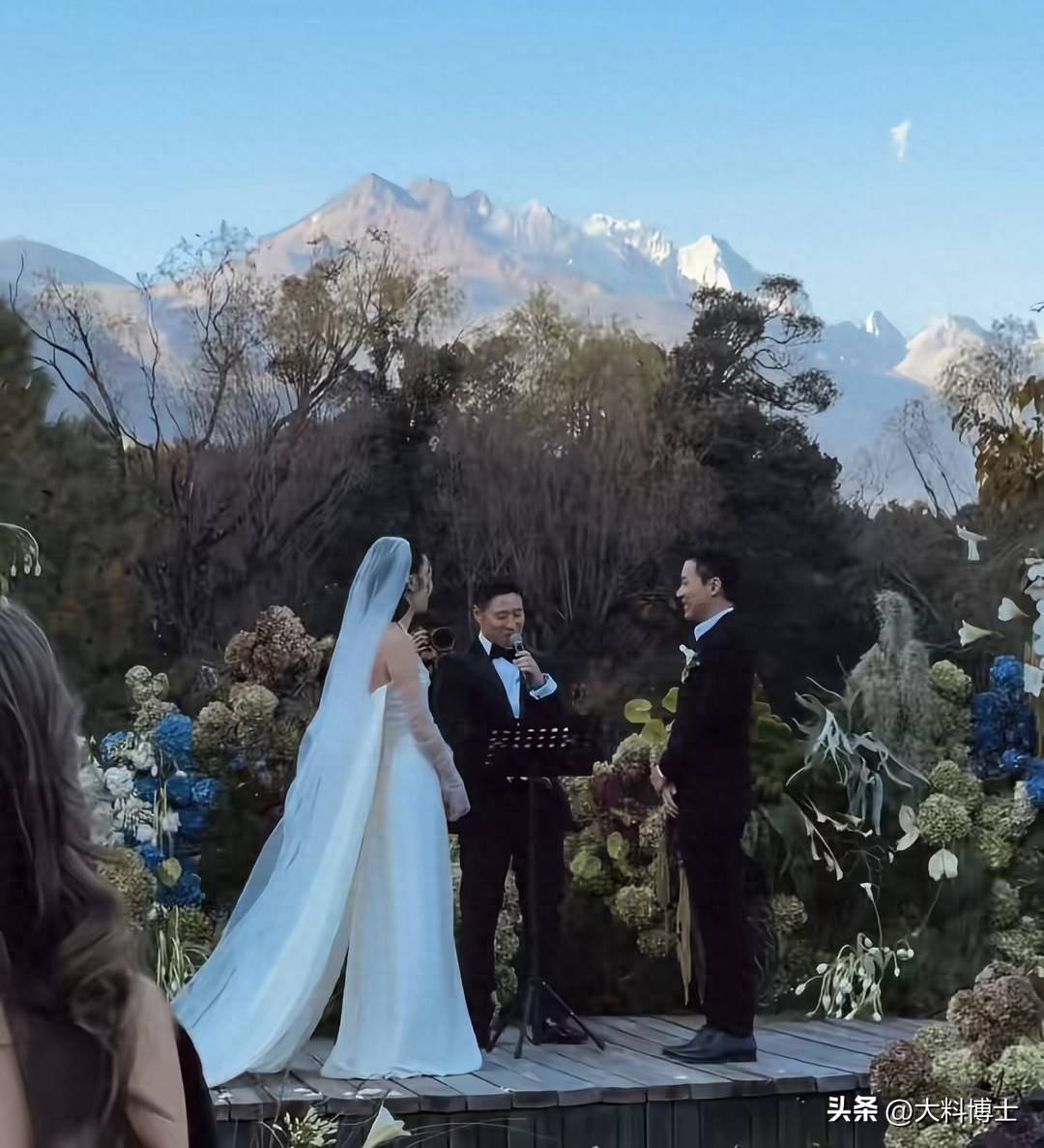 原创            霍启仁妻子撞脸婆婆朱玲玲，简直一模一样！家世殷实号称学霸模特