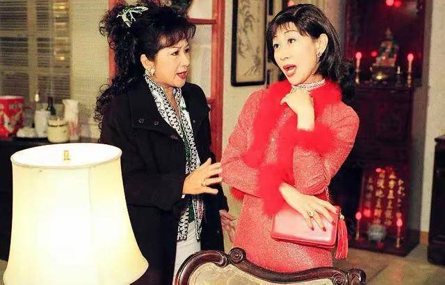TVB两位老戏骨节目中回忆旧事，均离婚后独自带娃，都成亿万富婆