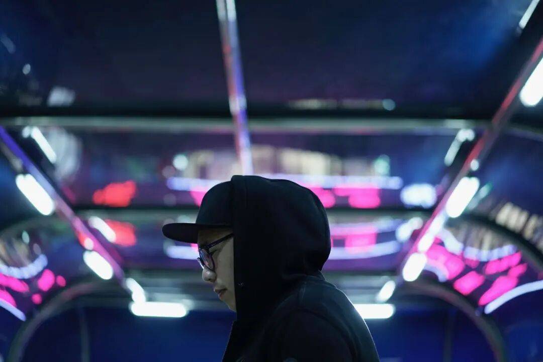 张依楠：以综合材料为媒介，探索解构艺术实践