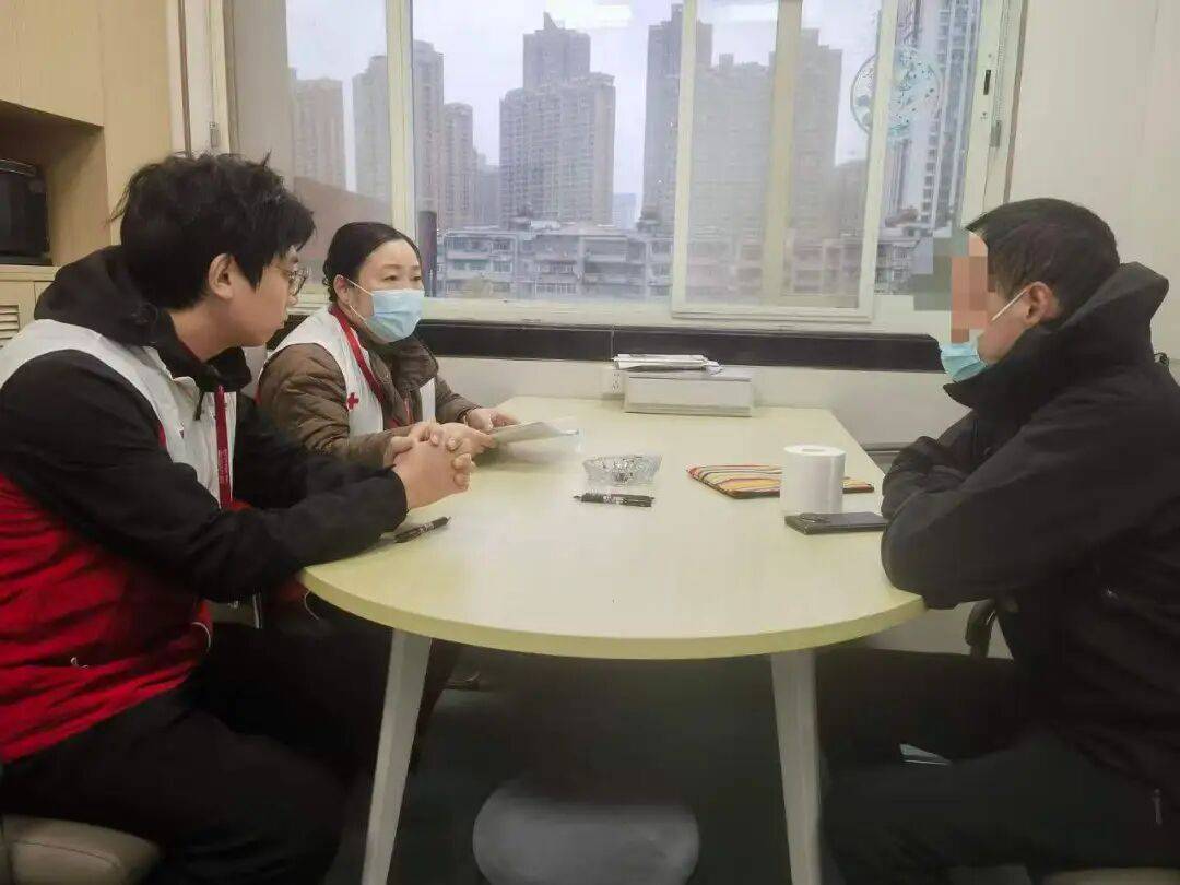 年仅36岁，武汉辅警陈霖不幸去世！能用的器官全捐了