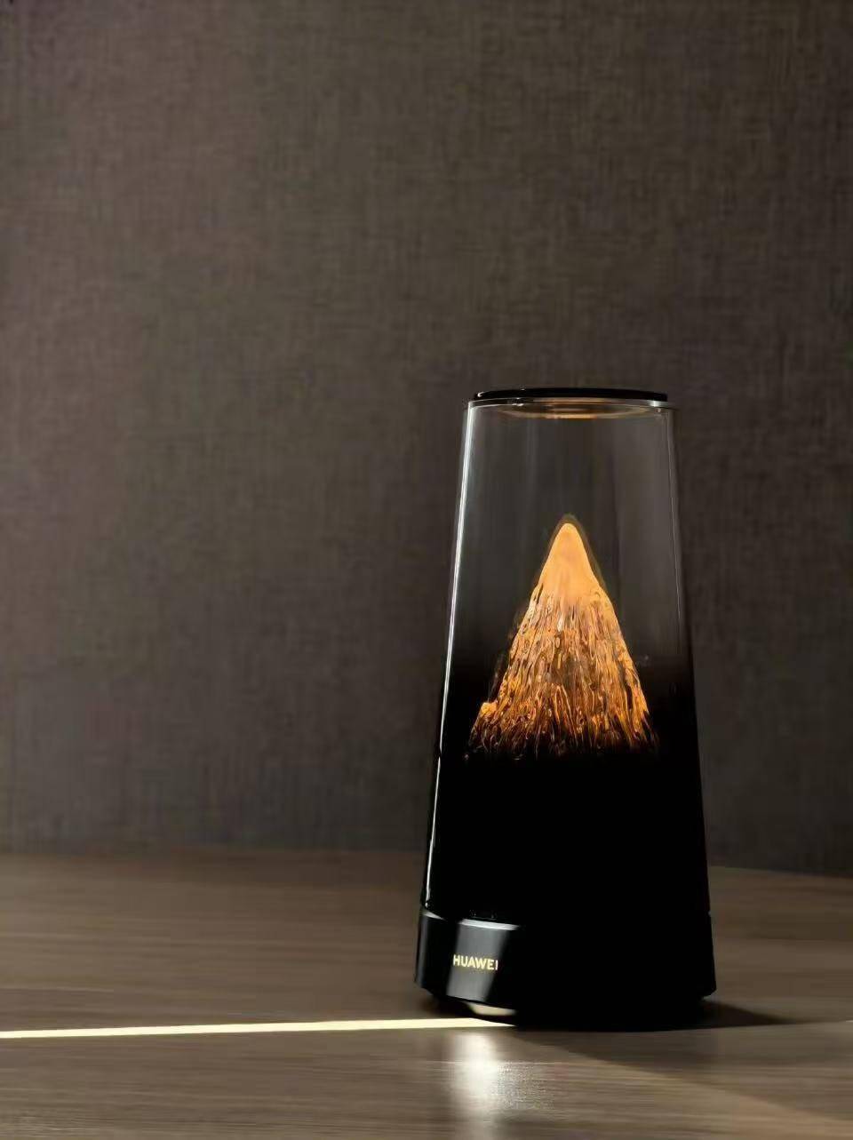 华为首款艺术路由器华为X3 Pro预售，售价1299元起，设计颠覆想象