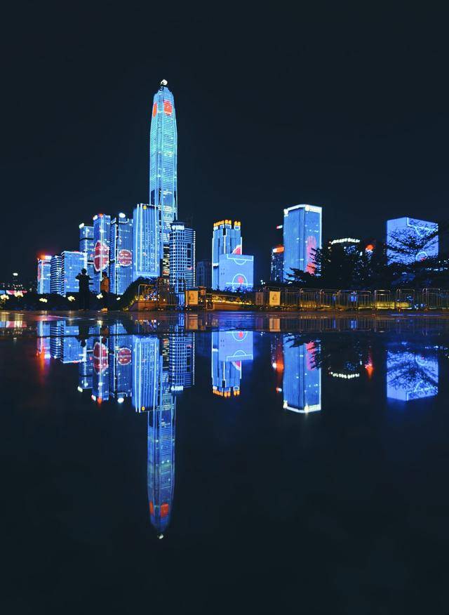 光影艺术璀璨启幕！深圳绽放“高光时刻”