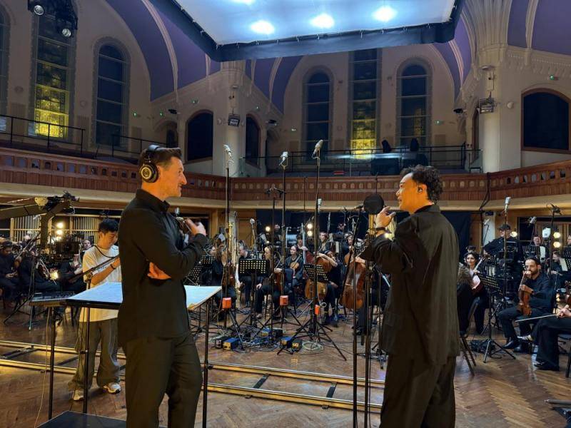 伦敦奏响《K歌之王AIR》 陈奕迅落泪：一生一次的感动