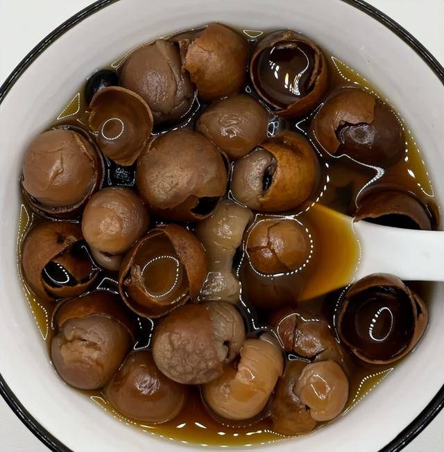 女人想显年轻，别只知道阿胶！这“养颜果”更亲民，吃出好脸色