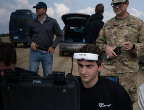 俩小伙卖给美军无人机，“小时候都是中国造，现在建替代供应链太难”