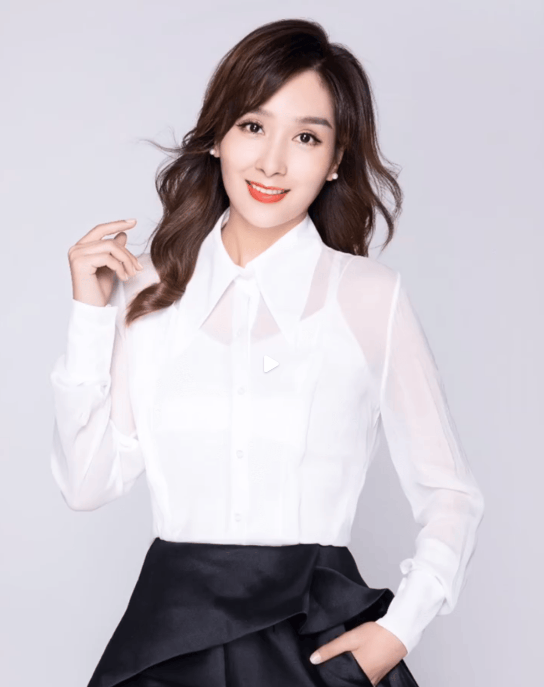 51岁女星杨恭如怒怼黑评：我下巴就是这么尖，双眼皮就是那么大