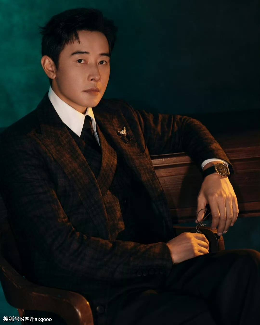 原创            娱乐圈突传噩耗！知名演员罗晋父亲罗顺希去世，家人陷入悲痛中