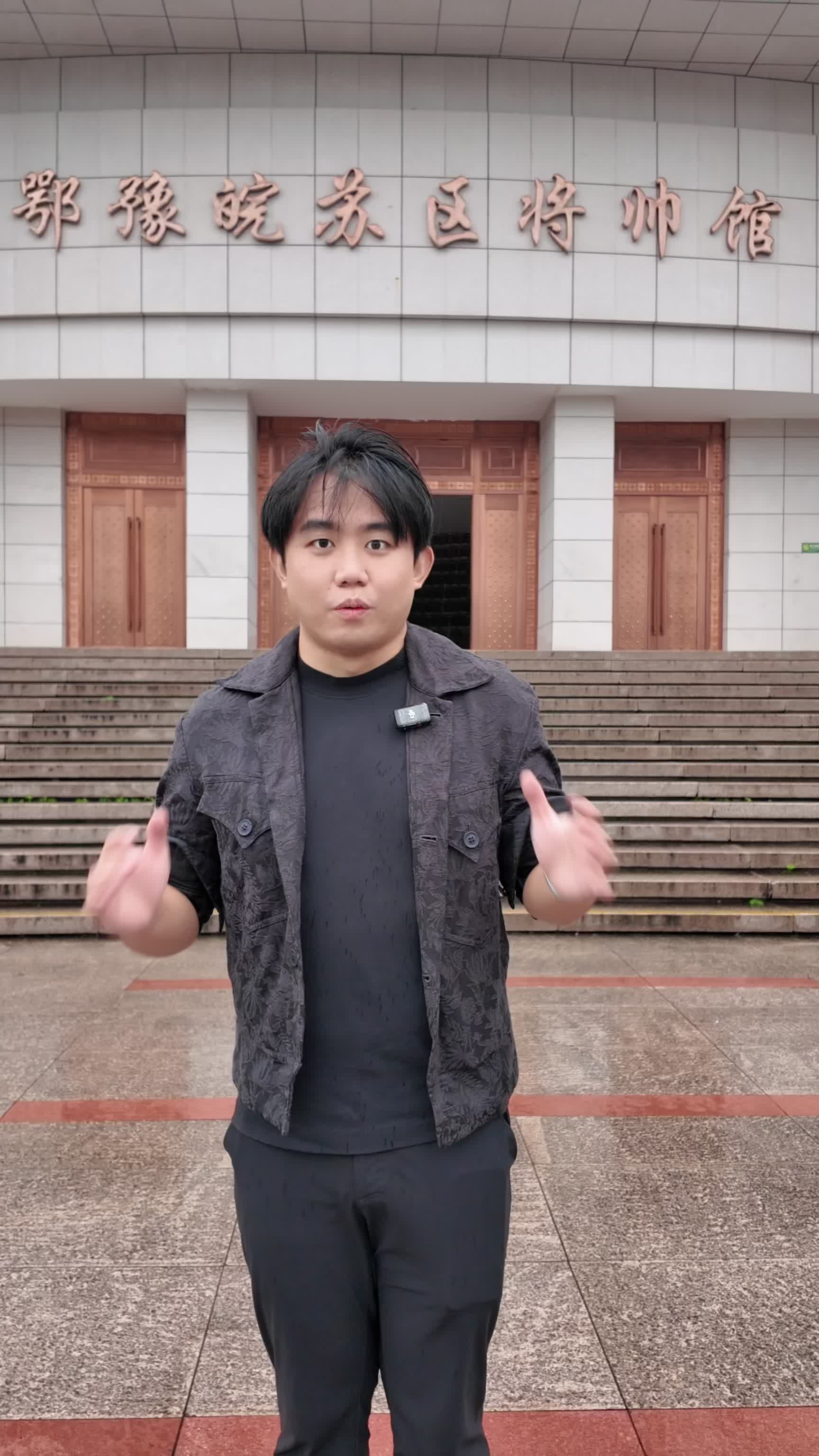 河南这座小县城的一面墙  竟刻画着349位开国将帅的形象