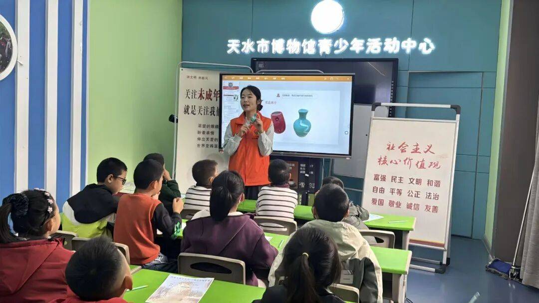 陶器与现代生活——天水市博物馆开展陶艺彩绘社教活动