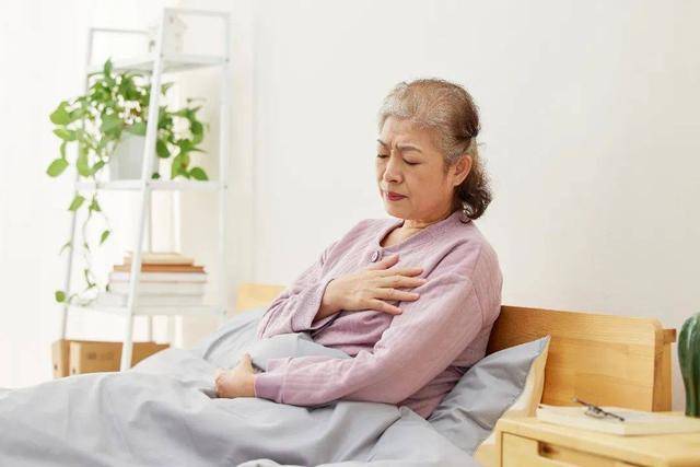 原创            有没有患慢阻肺，喘气就知道？患病的人，呼吸常有这4个特征