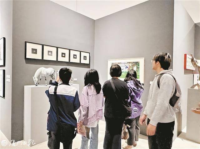 马约翰艺术大展在厦开幕，将“停留”两个月