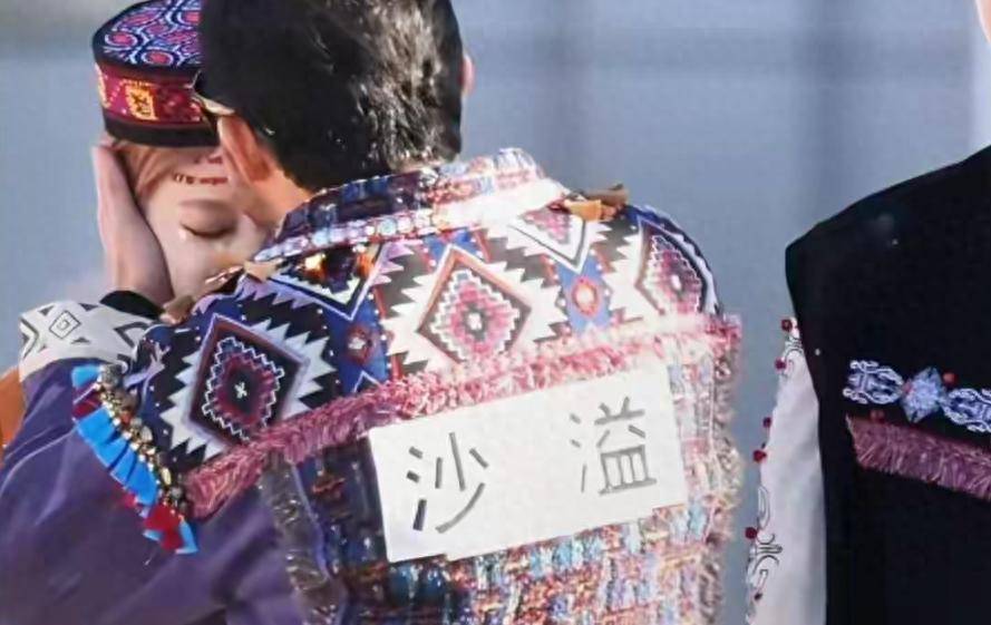 拔出萝卜带出泥，和沙溢“亲吻”后，宋雨琦李晨“逛超市”又被扒