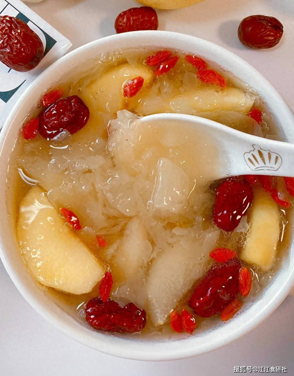 原创            苹果搭它一起煮，效果很大，一润肺，二养胃，三排毒，四补血！