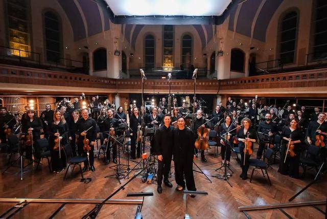 25年后再造《K歌之王》，陈奕迅录音室泪崩：一生一次的感动