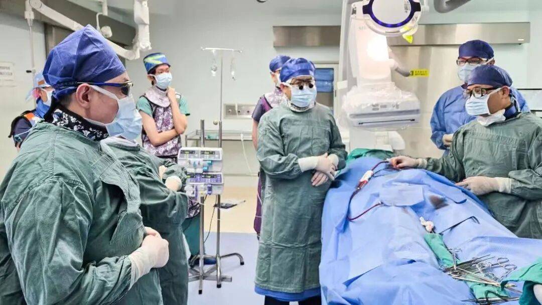 郑大一附院采用新技术治疗颈部血管重度狭窄