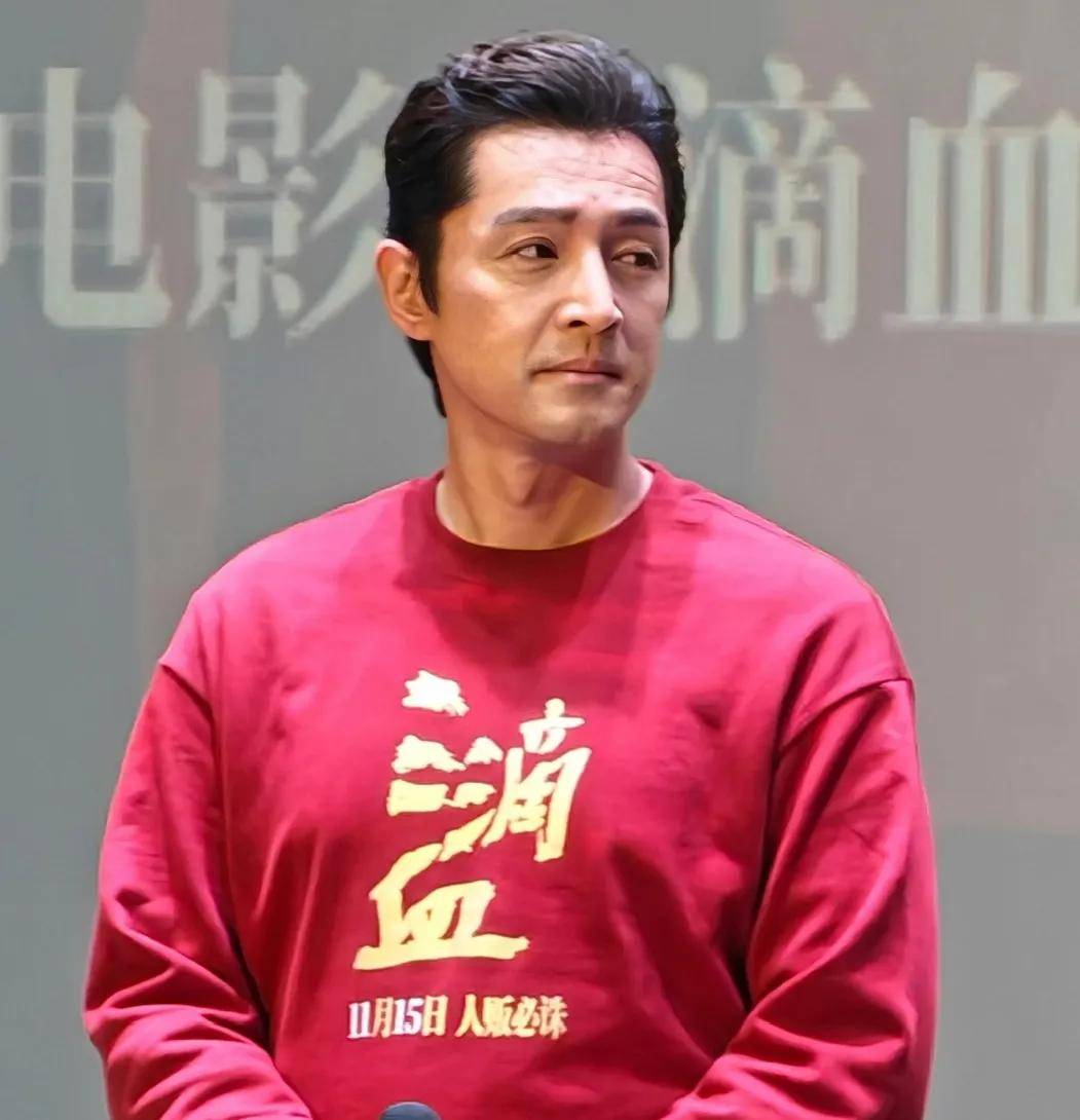 原创            43岁胡歌断崖式衰老，眼袋肿大身材发福，新片票房失利状态差