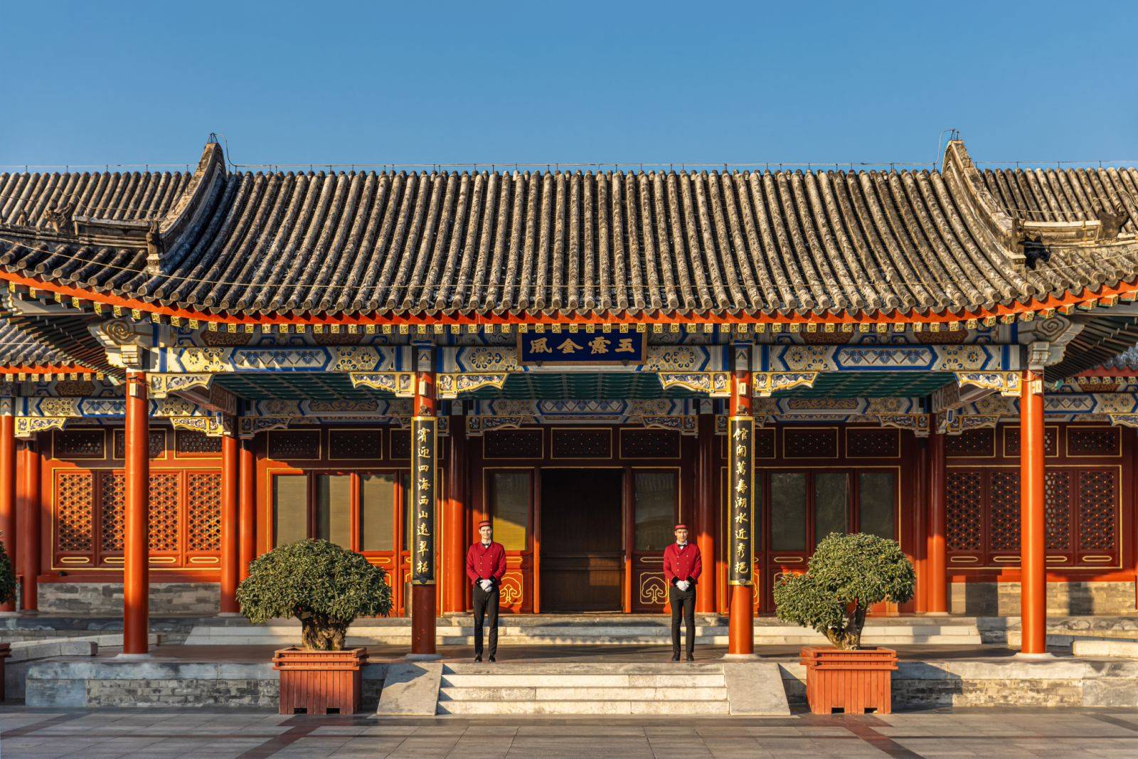 卡地亚高级珠宝讲述平衡之美，宝诗龙新店演绎中法文化融合｜是日美好事物