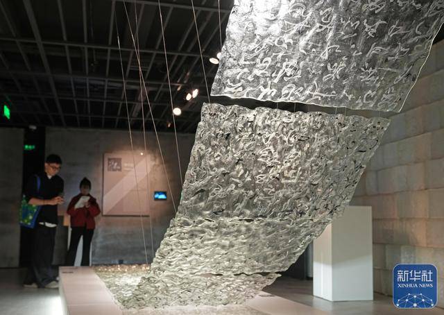 “璃光共曜廿五载——现代玻璃艺术联展”亮相上海