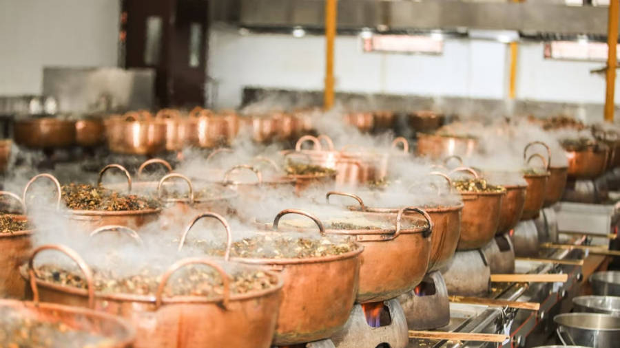 立冬到！上海老牌中医院膏方熬制开炉，“棒棒糖”创新剂型受年轻人喜爱