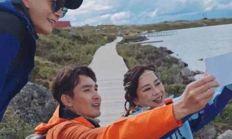 原创            《恰好去远方2》开播，陈松伶夫妇综艺里的颜值差距有多大？