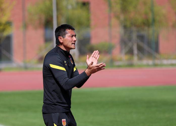 原创            引爆争议！邵佳一上任第一把火，恢复3000米测试，这步棋真能救国足？