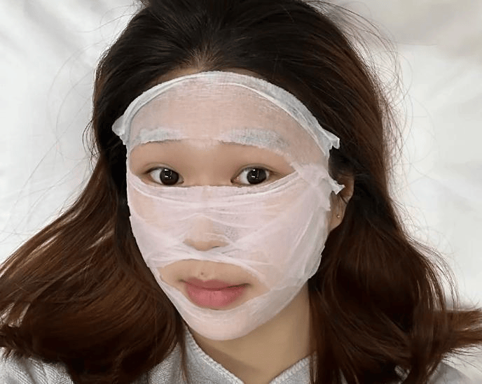 扁平疣困扰多年 女子坚持治疗 终获光滑肌肤.mp4