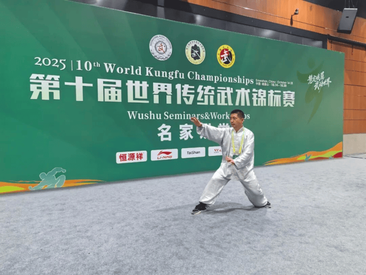 山西大同师范高等专科学校教师燕军在世界武术锦标赛斩获双奖