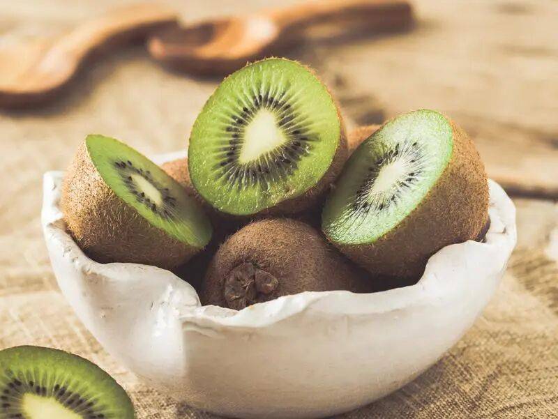 想靠猕猴桃补维C美容？先搞懂这4个好处和3个“坑”！